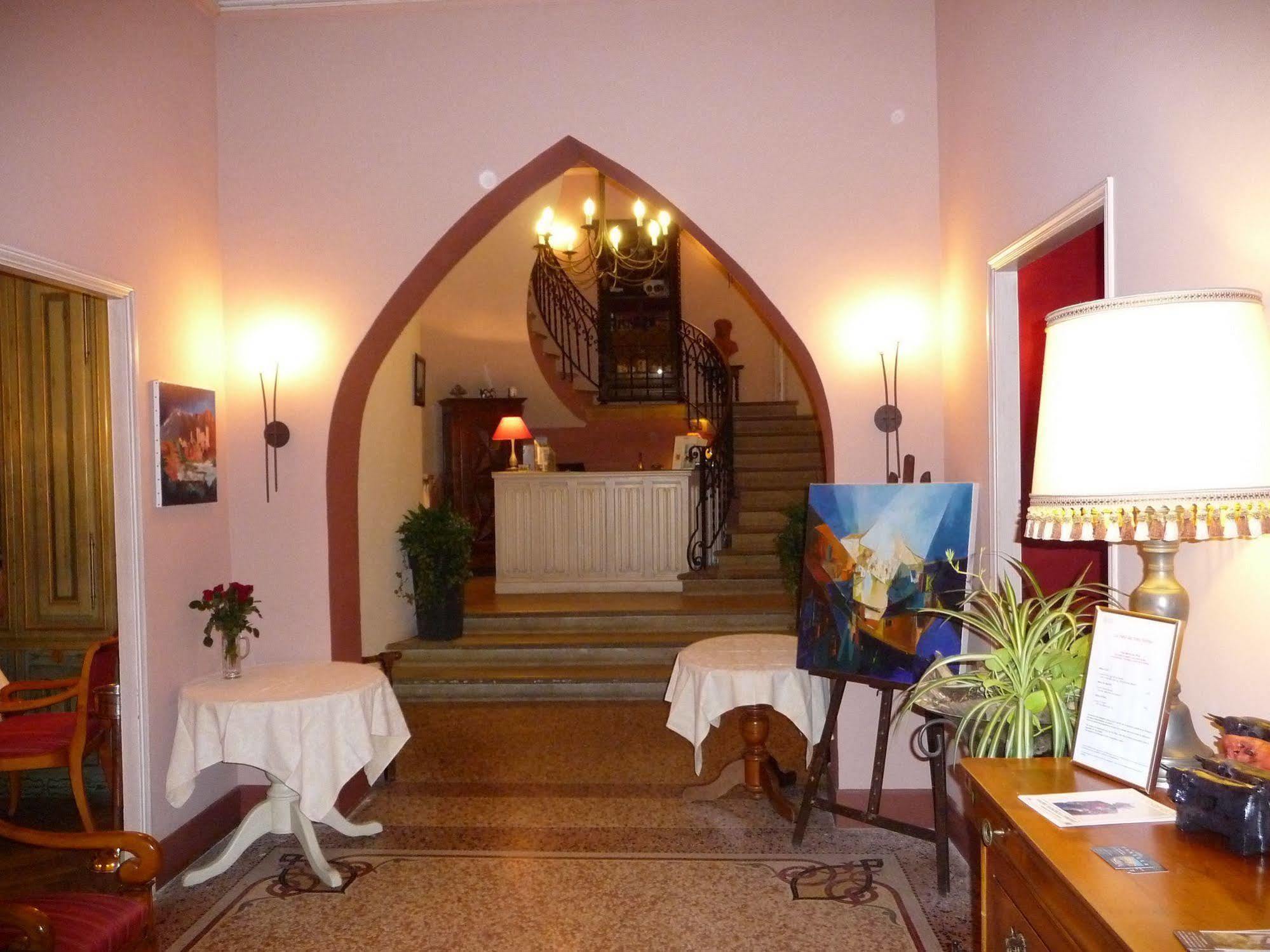 Hotel Du Château Des Fines Roches 4*